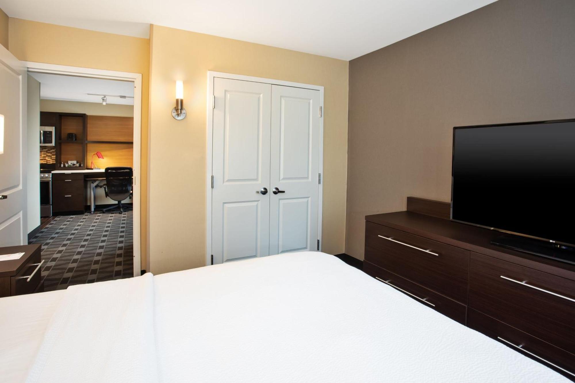 Towneplace Suites By Marriott Detroit Belleville Exterior foto