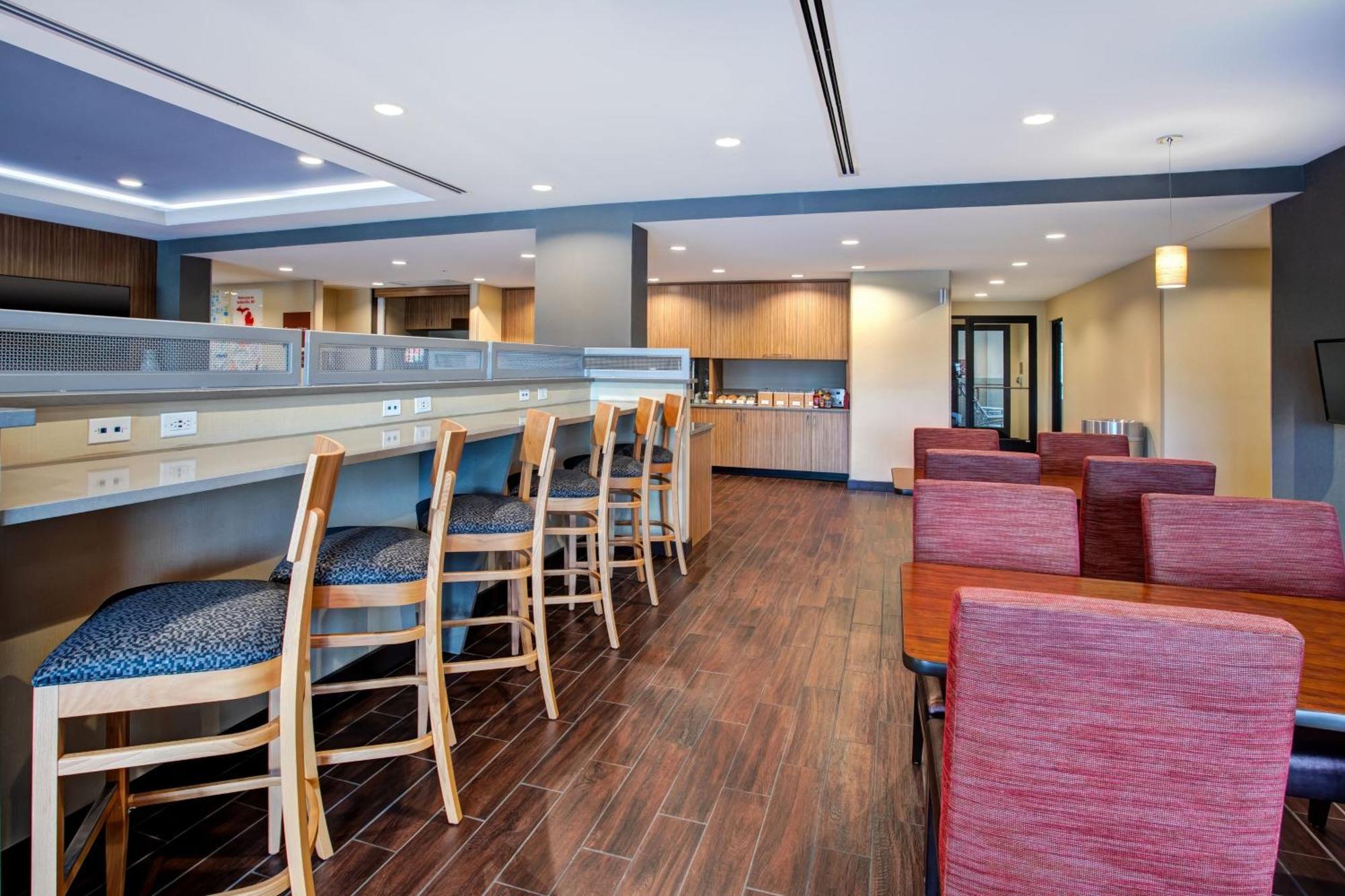 Towneplace Suites By Marriott Detroit Belleville Exterior foto