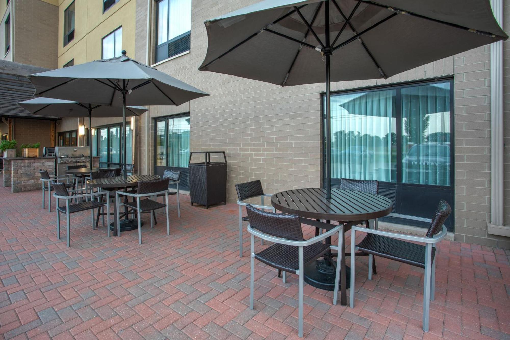 Towneplace Suites By Marriott Detroit Belleville Exterior foto