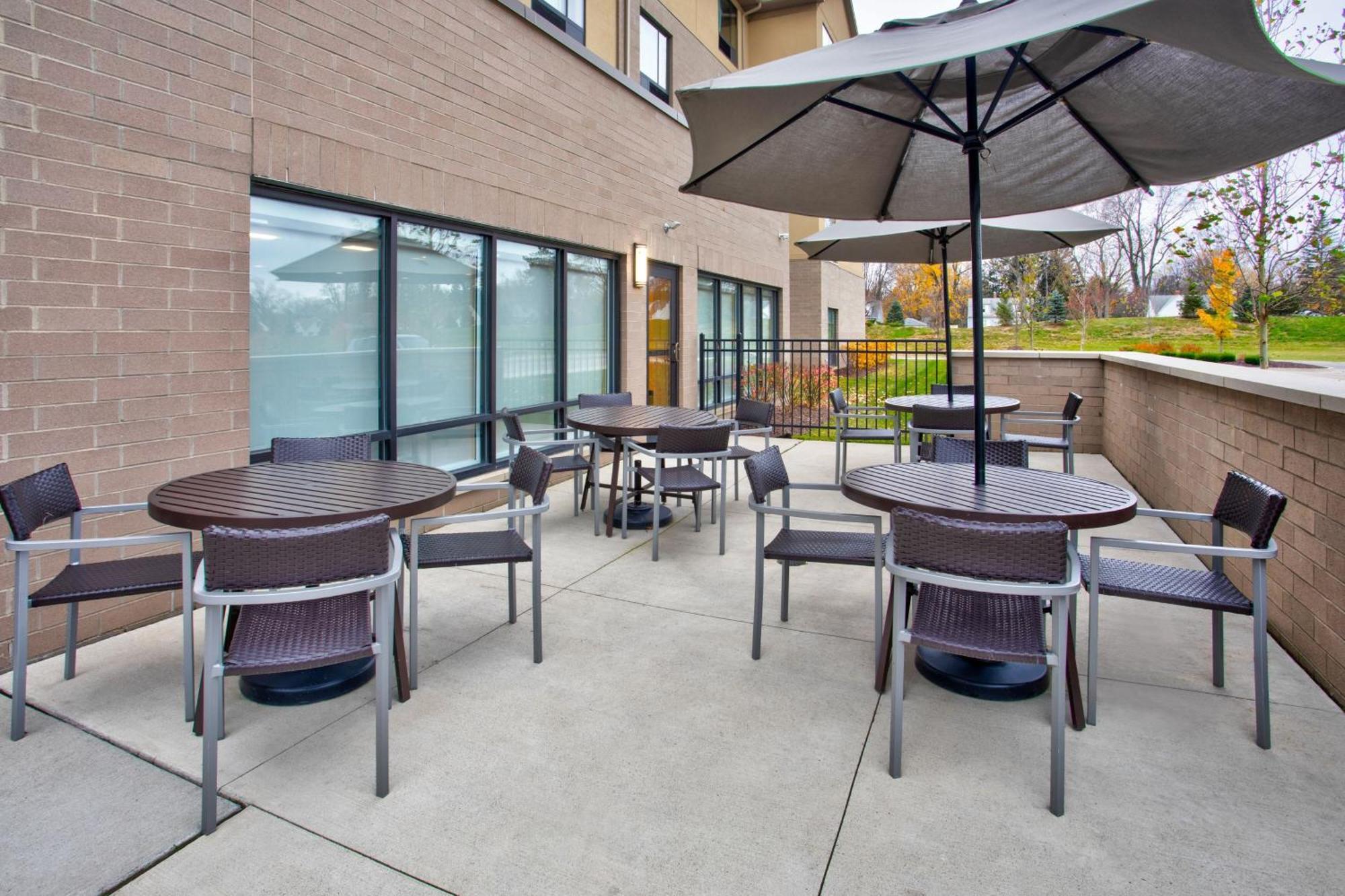 Towneplace Suites By Marriott Detroit Belleville Exterior foto