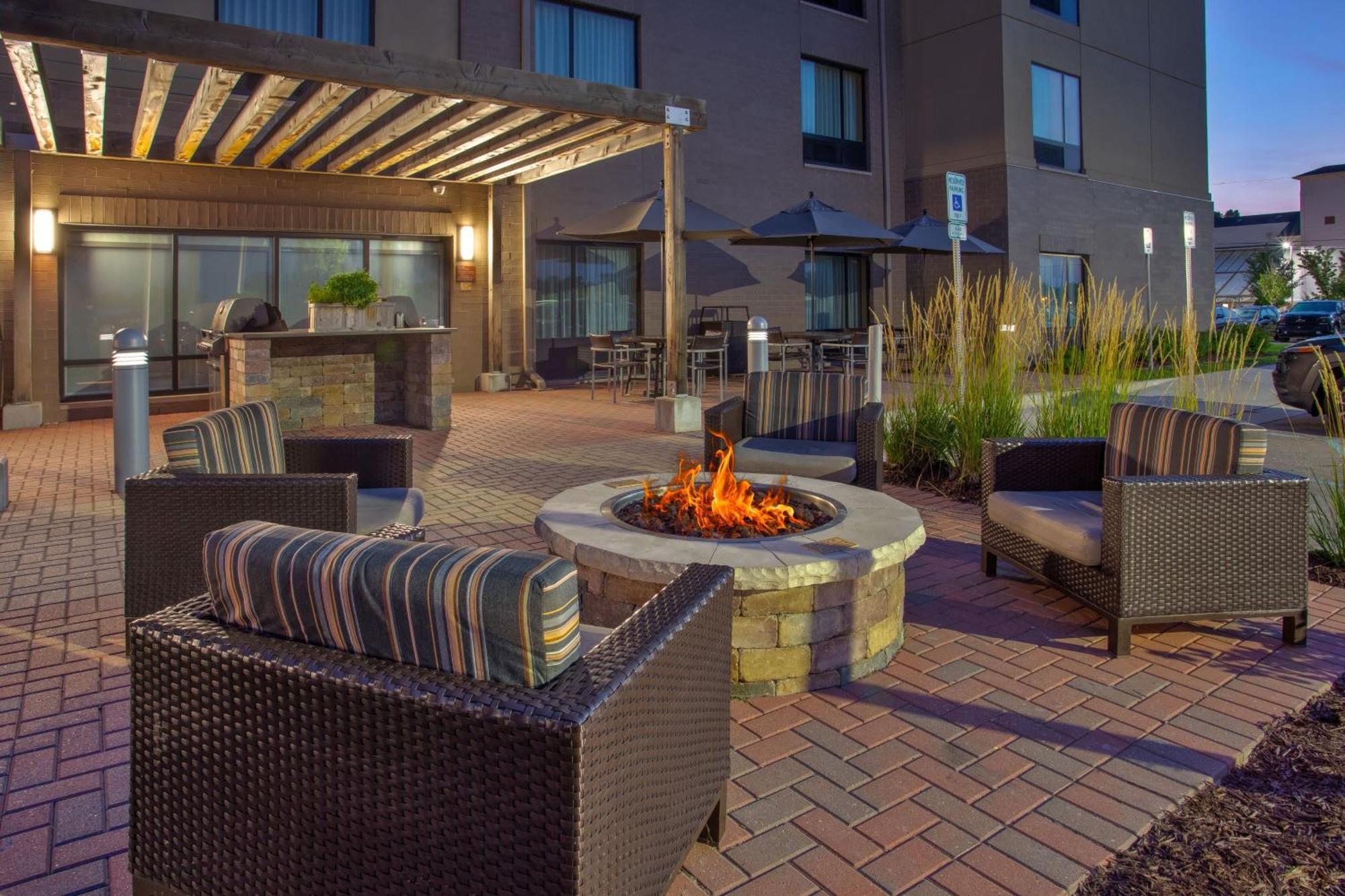 Towneplace Suites By Marriott Detroit Belleville Exterior foto